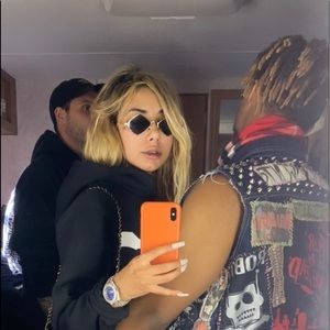 Meet your Posher, Andrea